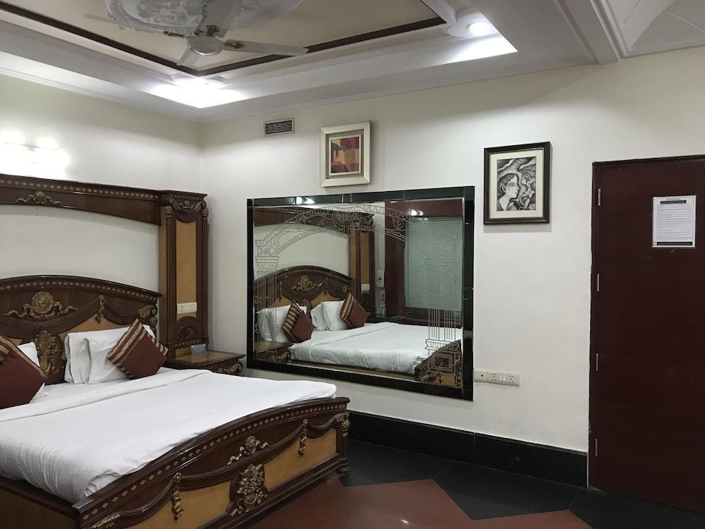Delite Sarovar Portico Фаридабад Экстерьер фото