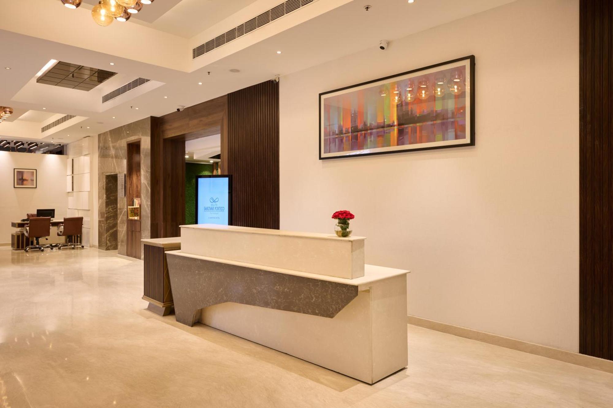 Delite Sarovar Portico Фаридабад Экстерьер фото