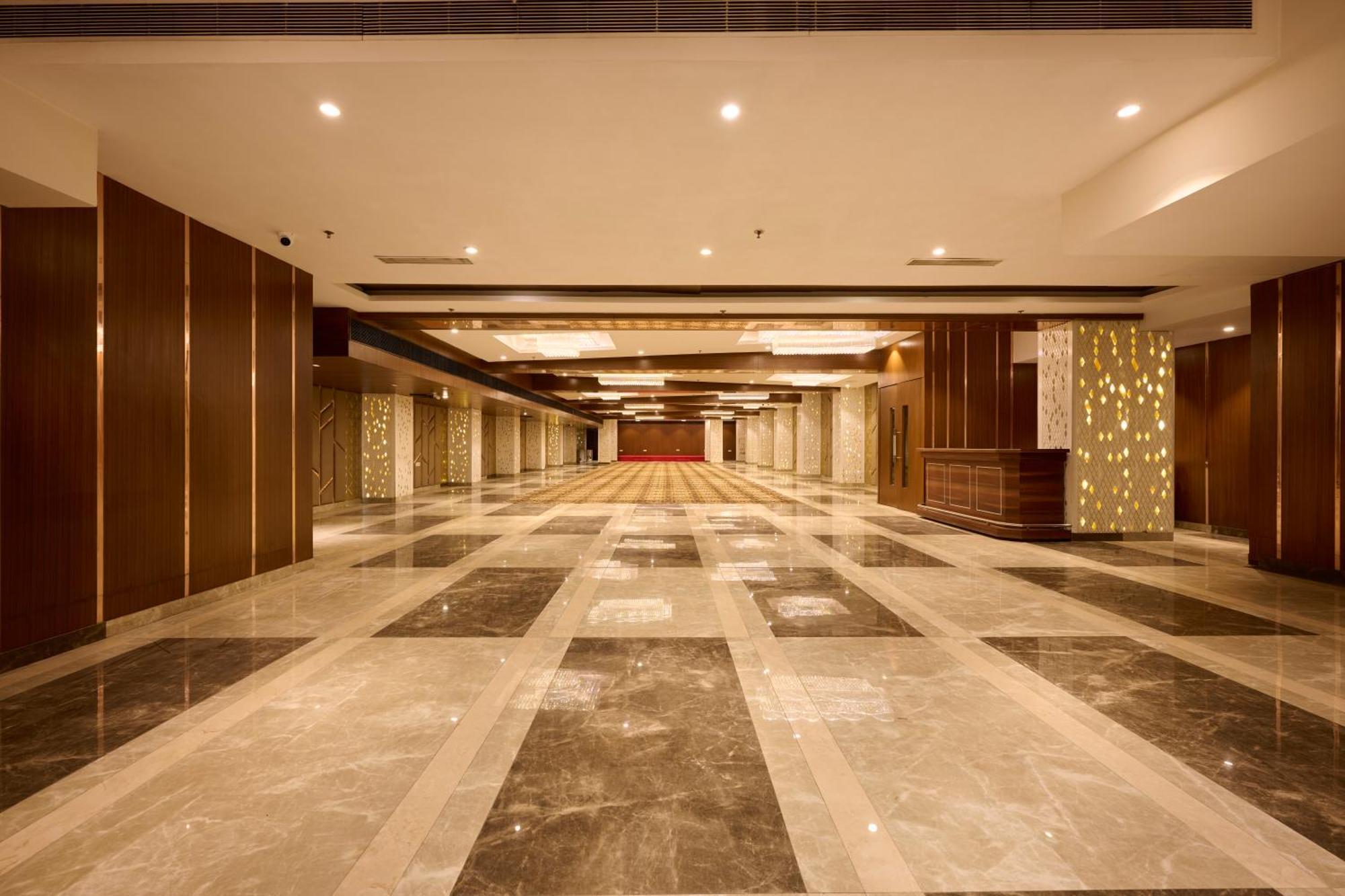 Delite Sarovar Portico Фаридабад Экстерьер фото