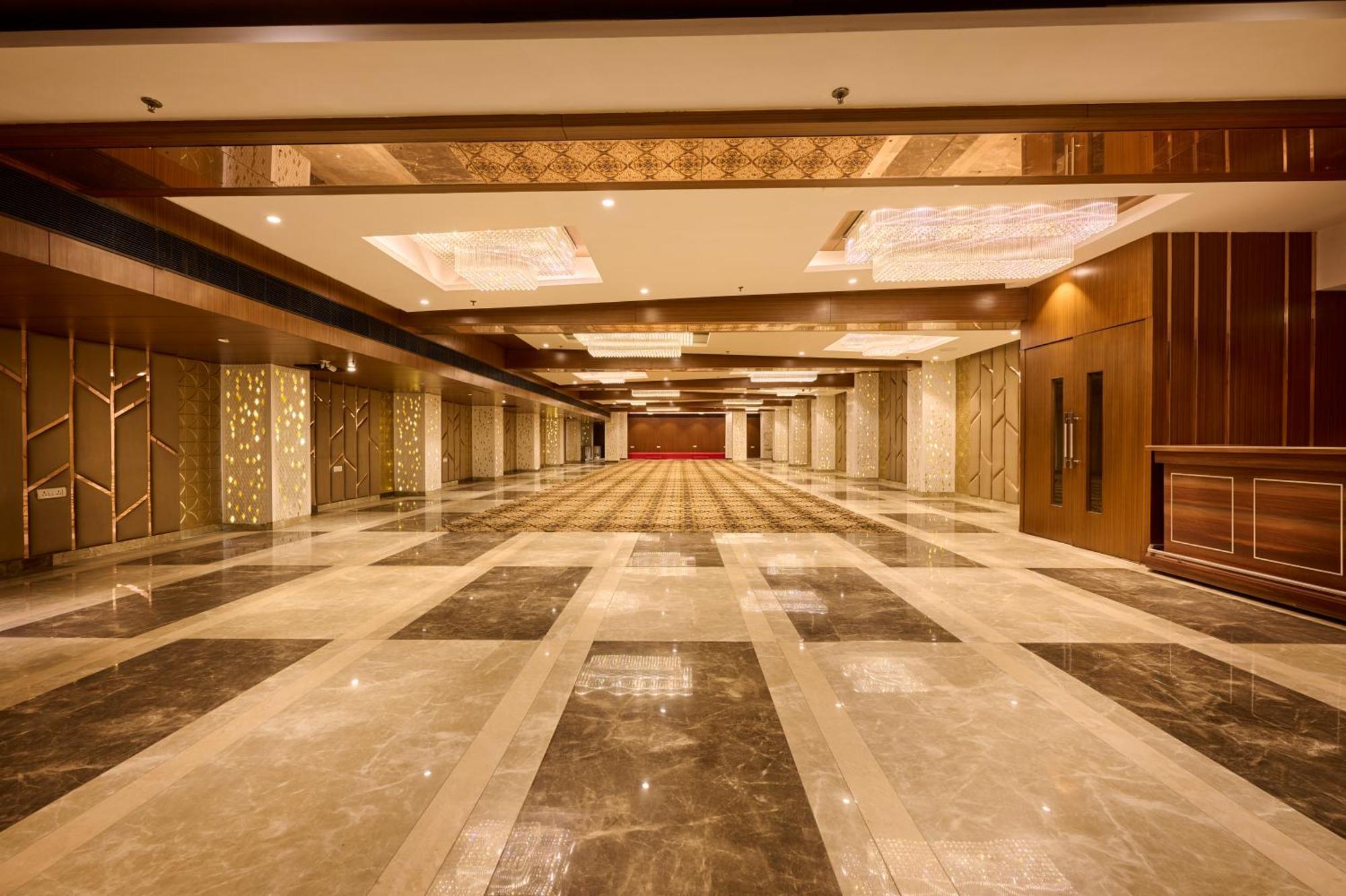 Delite Sarovar Portico Фаридабад Экстерьер фото