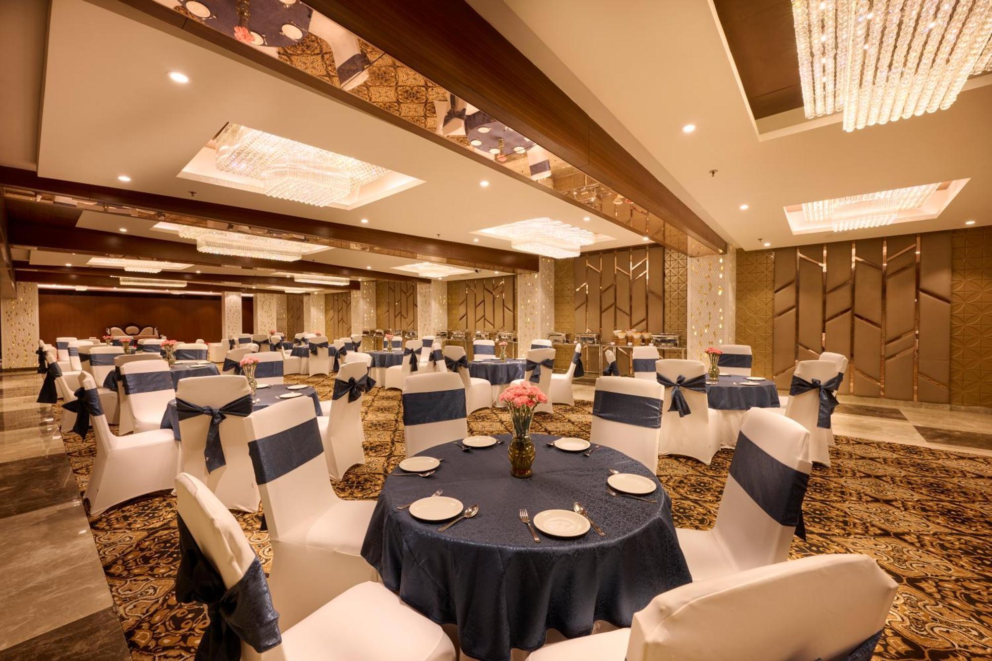 Delite Sarovar Portico Фаридабад Экстерьер фото