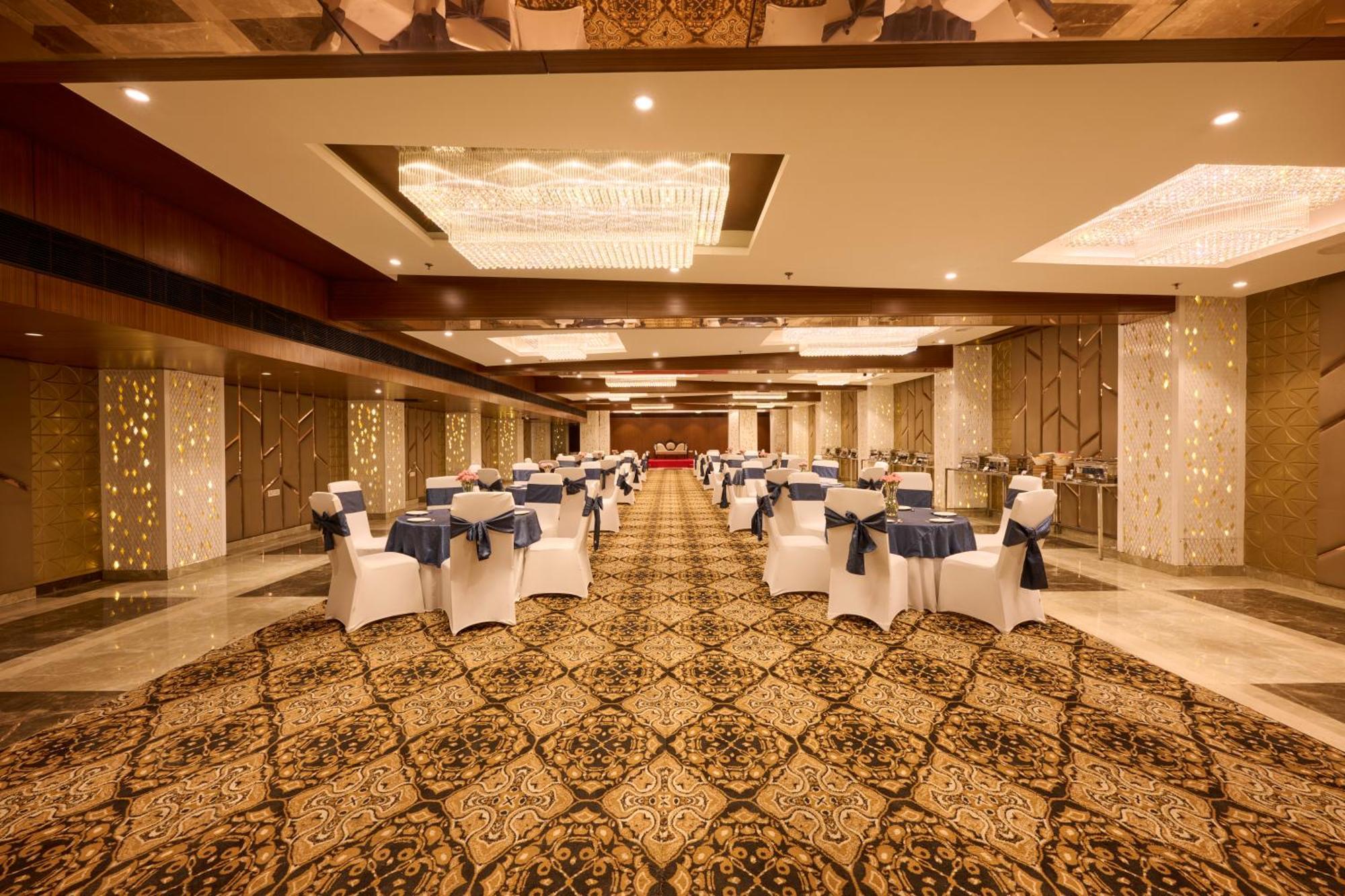 Delite Sarovar Portico Фаридабад Экстерьер фото