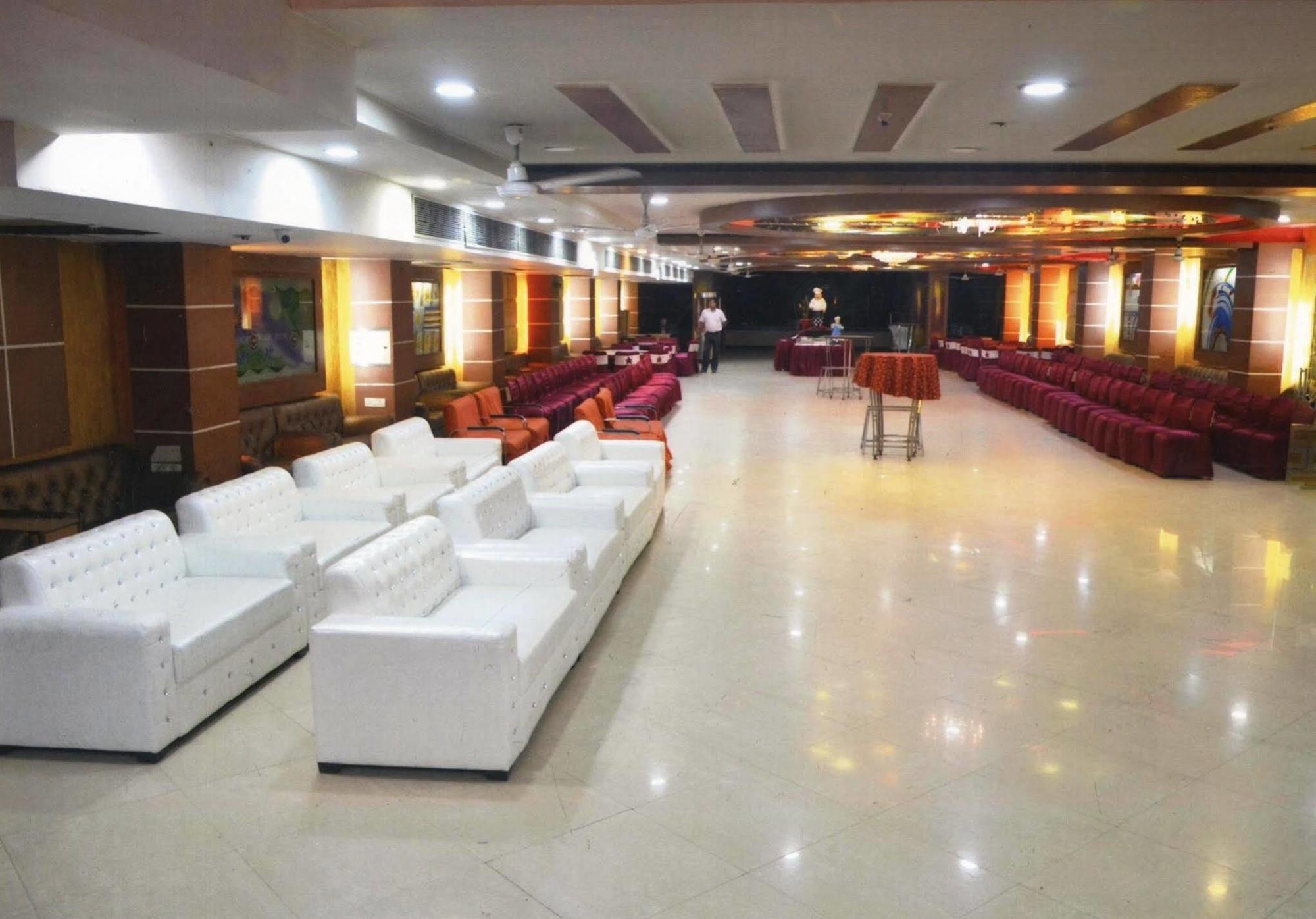 Delite Sarovar Portico Фаридабад Экстерьер фото